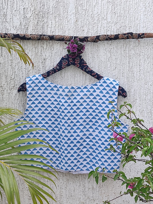 WHITE TRIANGLE PRINT READYMADE BLOUSE