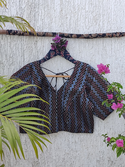 BLACK ZIG ZAG SILK READYMADE BLOUSE