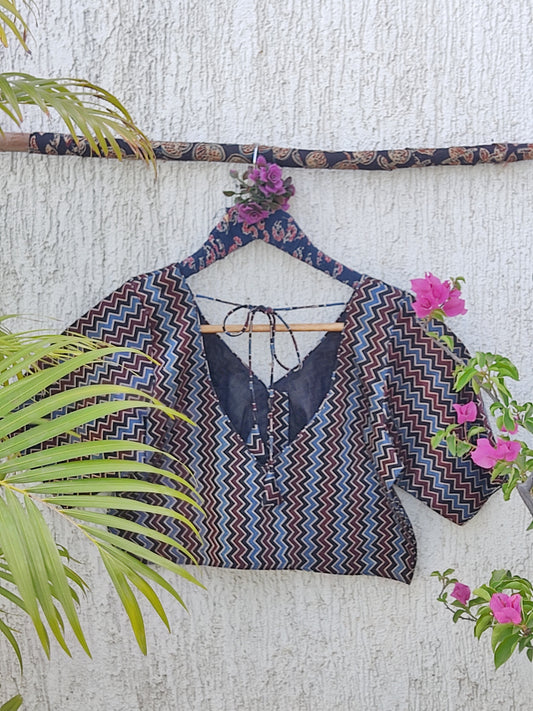 BLACK ZIG ZAG SILK READYMADE BLOUSE