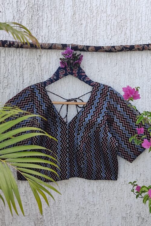 BLACK ZIG ZAG SILK READYMADE BLOUSE